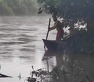 Motorista que caiu de ponte é encontrado morto dentro de caminhão submerso Motorista que caiu de ponte é encontrado morto dentro de caminhão submerso