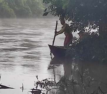 Motorista que caiu de ponte &eacute; encontrado morto dentro de caminh&atilde;o submerso