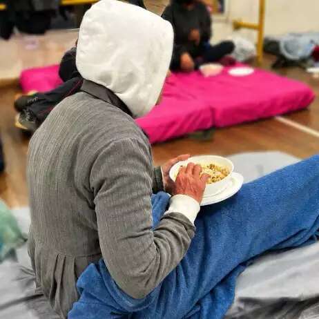 Ap&oacute;s perder documentos e dinheiro em furto, borracheiro busca recome&ccedil;o em abrigo