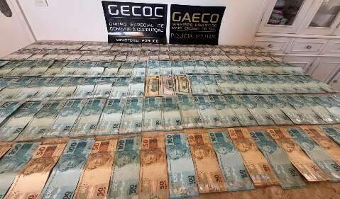 Opera&ccedil;&atilde;o contra desvio no tapa-buraco flagra R$ 429 mil em dinheiro vivo 