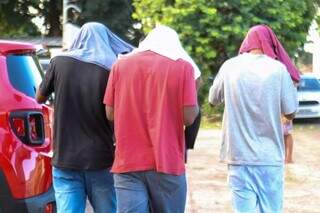 Primos s&atilde;o condenados a 14 anos por matar vizinho idoso ap&oacute;s briga por som alto