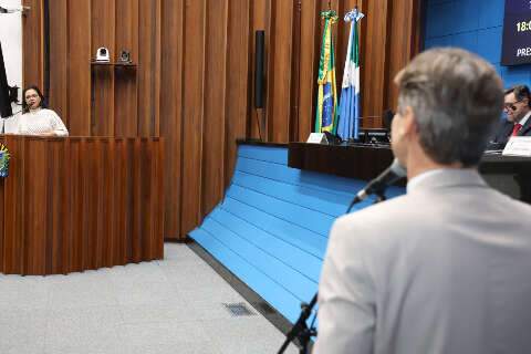 Deputada reclama rejei&ccedil;&atilde;o de projeto na CCJR e critica comiss&atilde;o s&oacute; de homens