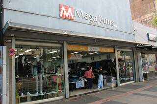 Mega Jeans promove campanha com cal&ccedil;as a partir de R$ 59,99