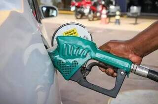Governo cria subs&iacute;dio para segurar pre&ccedil;os da gasolina e do diesel por 2 meses