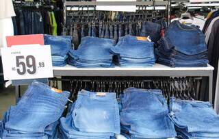 Mega Jeans promove campanha com cal&ccedil;as a partir de R$ 59,99