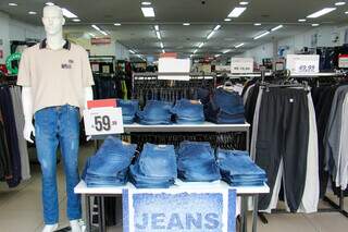 Mega Jeans promove campanha com cal&ccedil;as a partir de R$ 59,99