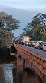 Retirada de carreta no Rio Vacaria voltar&aacute; a interditar BR-163 nesta quinta