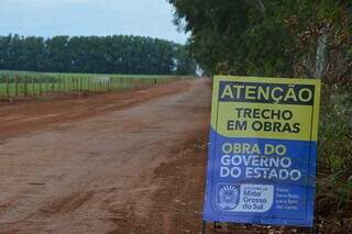 MS-355 ter&aacute; anel vi&aacute;rio para retirar caminh&otilde;es de dentro de Terenos