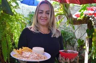 Deborah fez &ldquo;cantinho secreto&rdquo; com guarda-chuvas e feijoada &agrave;s quartas