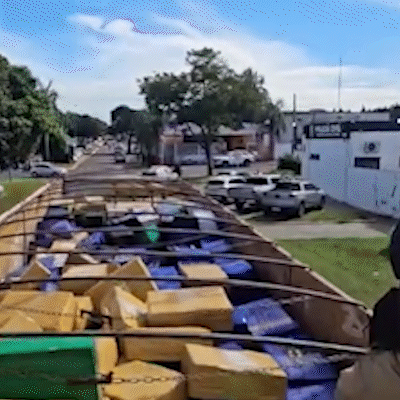 PRF apreende 8 toneladas de maconha escondidas em caminh&atilde;o na BR-163