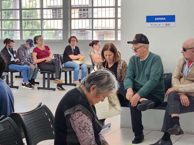 Manh&atilde; de vacina&ccedil;&atilde;o contra gripe liberada come&ccedil;a tranquila em USF da Capital