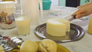 Do leite ao prêmio, queijo artesanal impulsiona renda no interior de MS Do leite ao prêmio, queijo artesanal impulsiona renda no interior de MS