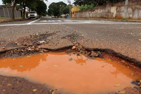 Prefeitura firma contrato para recupera&ccedil;&atilde;o asf&aacute;ltica na regi&atilde;o do Segredo 