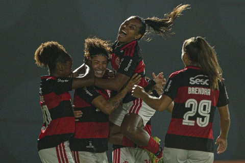 Cristiane decide Fla-Flu e Flamengo sobe na tabela do Brasileiro