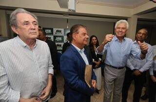 Amigos de Congresso, Caiado visita Moka na sede do MDB