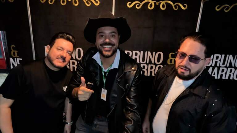 Mesmo com chuva e frio, galera foi em peso ver Bruno & Marrone na Expoagro