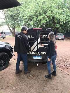 Homem invade delegacia para intimidar mulher registrando BO e acaba preso