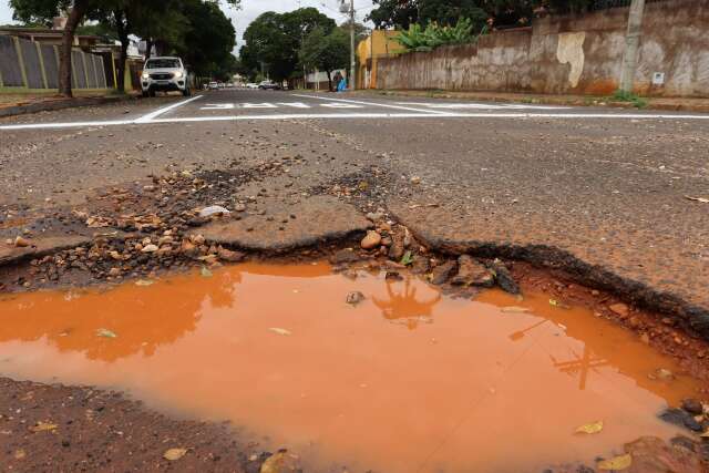 Prefeitura assina contrato para recuperar asfalto na regi&atilde;o do Segredo 