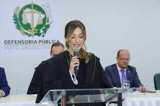 Justiça permite que detenta vá para casa cuidar de filha com câncer Justiça permite que detenta vá para casa cuidar de filha com câncer