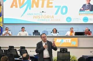 Cury adota discurso motivacional e foca no eleitorado feminino Cury adota discurso motivacional e foca no eleitorado feminino