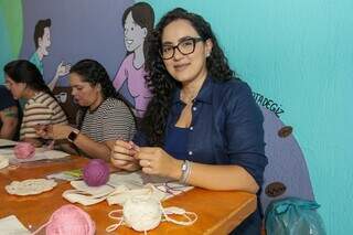 Depois de quase 80 anos, Maria encara desafio de ser crocheteira Depois de quase 80 anos, Maria encara desafio de ser crocheteira