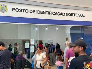 Popula&ccedil;&atilde;o madrugou, mas senhas esgotaram antes das 11h em mutir&atilde;o do novo RG