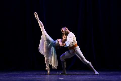 Bailarinos de MS conquistam 2&ordm; lugar em festival internacional
