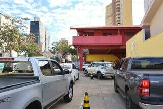 Drive-thru da vacina contra a gripe funciona até as 19h neste domingo Drive-thru da vacina contra a gripe funciona até as 19h neste domingo