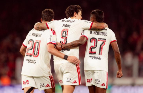 Pedro marca no fim, Flamengo empata com Athletico-PR e amplia s&eacute;rie invicta