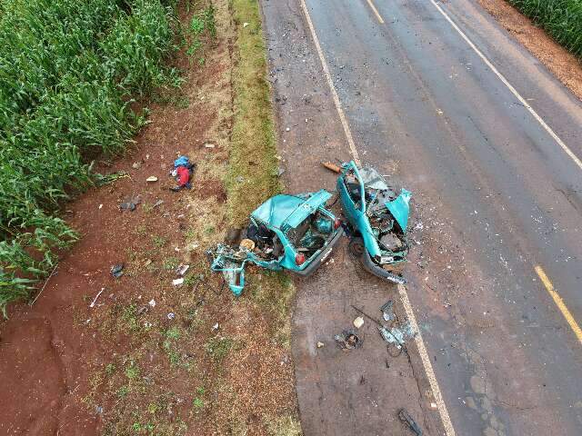 Motorista morre em acidente que deixou carro partido ao meio na BR-376 