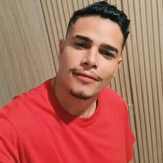 Filho de vereador &eacute; morto a tiros ap&oacute;s atirador invadir resid&ecirc;ncia