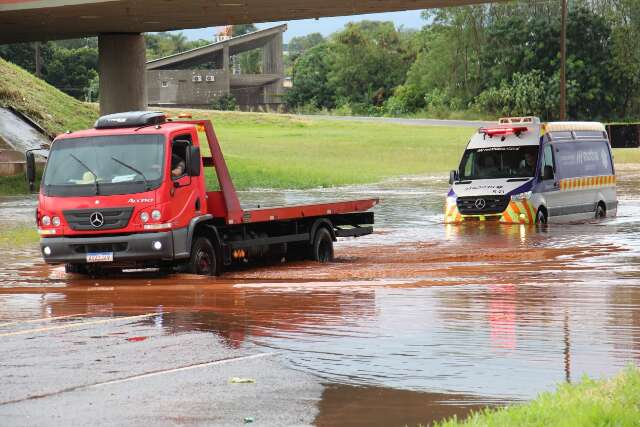 Temporal e ventos fortes deixam cidades de MS em alerta at&eacute; amanh&atilde;