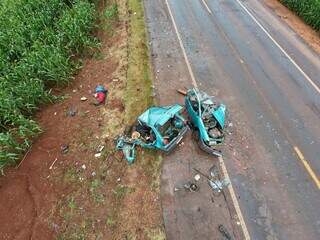 Motorista morre em acidente que deixou carro partido ao meio na BR-376 
