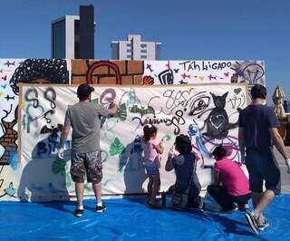 Mural Postal Camp&atilde;o leva arte urbana e mem&oacute;ria afetiva aos muros