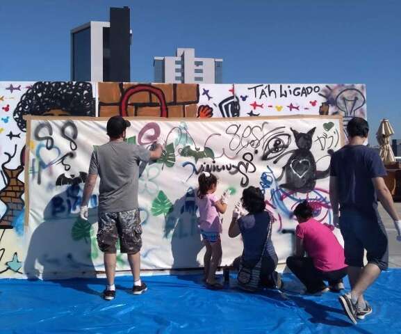 Mural Postal Camp&atilde;o leva arte urbana e mem&oacute;ria afetiva aos muros