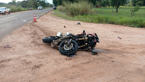 Motociclista morre ao bater em lateral de carro na MS-141