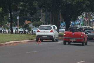 Pane el&eacute;trica provoca inc&ecirc;ndio em carro na Avenida Afonso Pena
