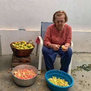 Entre doces caseiros, Matilde encontrou receita para viver mais