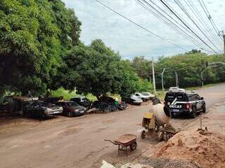 A 50 metros de c&oacute;rrego, respons&aacute;vel por ferro-velho clandestino &eacute; presa