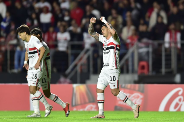 Dorival estreia com empate e S&atilde;o Paulo v&ecirc; press&atilde;o crescer na Sul-Americana