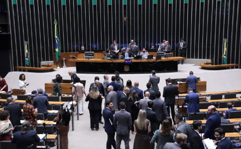 C&acirc;mara aprova novo Refis eleitoral, que afrouxa e reduz puni&ccedil;&otilde;es a partidos