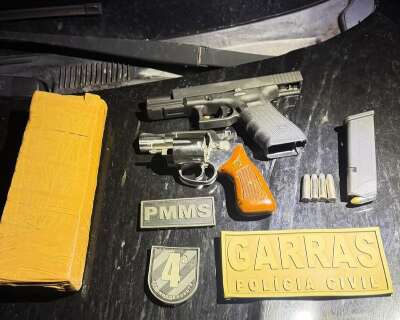 Dupla morta em abordagem levava armas para guerra entre fac&ccedil;&otilde;es, diz pol&iacute;cia