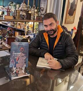Cl&oacute;vis estreia na literatura com hist&oacute;ria sobre emo&ccedil;&otilde;es silenciadas na inf&acirc;ncia