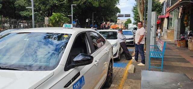Nova linha de cr&eacute;dito anima taxistas, mas motoristas de app temem limita&ccedil;&atilde;o