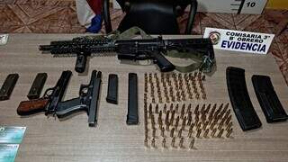 Pecuarista brasileiro é preso com fuzil, pistolas e 138 munições na fronteira Pecuarista brasileiro é preso com fuzil, pistolas e 138 munições na fronteira