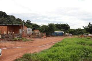 Apesar de peso histórico, Avenida Guaicurus "sofre" com invasão e descuido Apesar de peso histórico, Avenida Guaicurus "sofre" com invasão e descuido