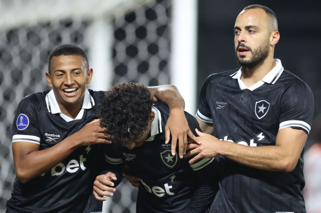 Botafogo goleia Petrolero e Gr&ecirc;mio segue vivo na Sul-Americana
