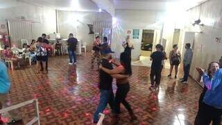 Amor pela dan&ccedil;a fez Jo&atilde;o oferecer aulas de gra&ccedil;a no Parque das Na&ccedil;&otilde;es