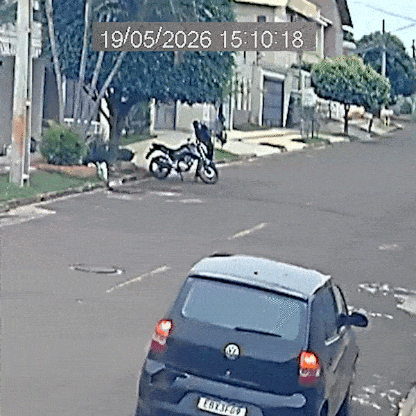 Em menos de 10 segundos, ladr&atilde;o furta moto no Centro