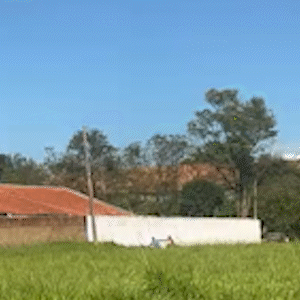 Homem morre na rua ap&oacute;s ser espancado e esfaqueado por dupla